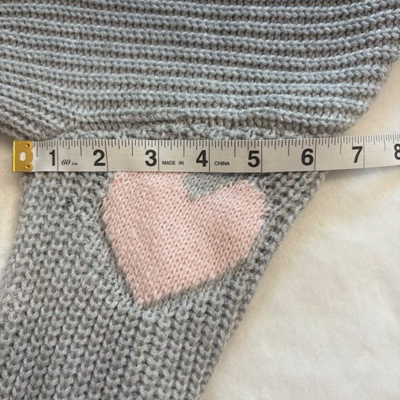 Distressed Gray Heart Knit Sweater V-Neck No Boundaries Womesns Size XXXL/3XG - Picture 8 of 11